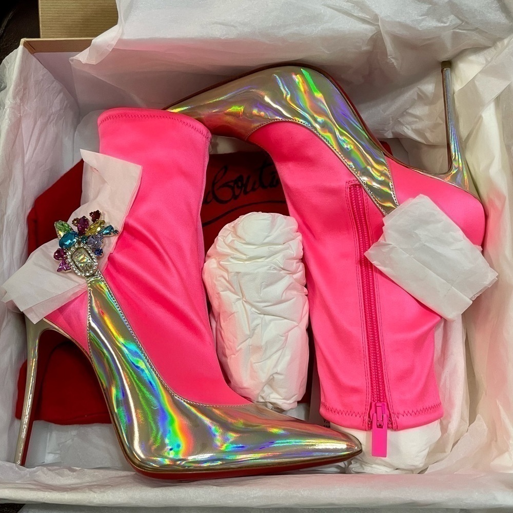 Christian Louboutin Jessie Bootie Joli 100mm, Holo patent speccio Slvr Lthr EU38